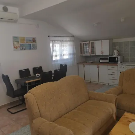 Apartament Maria - Near The In Vir